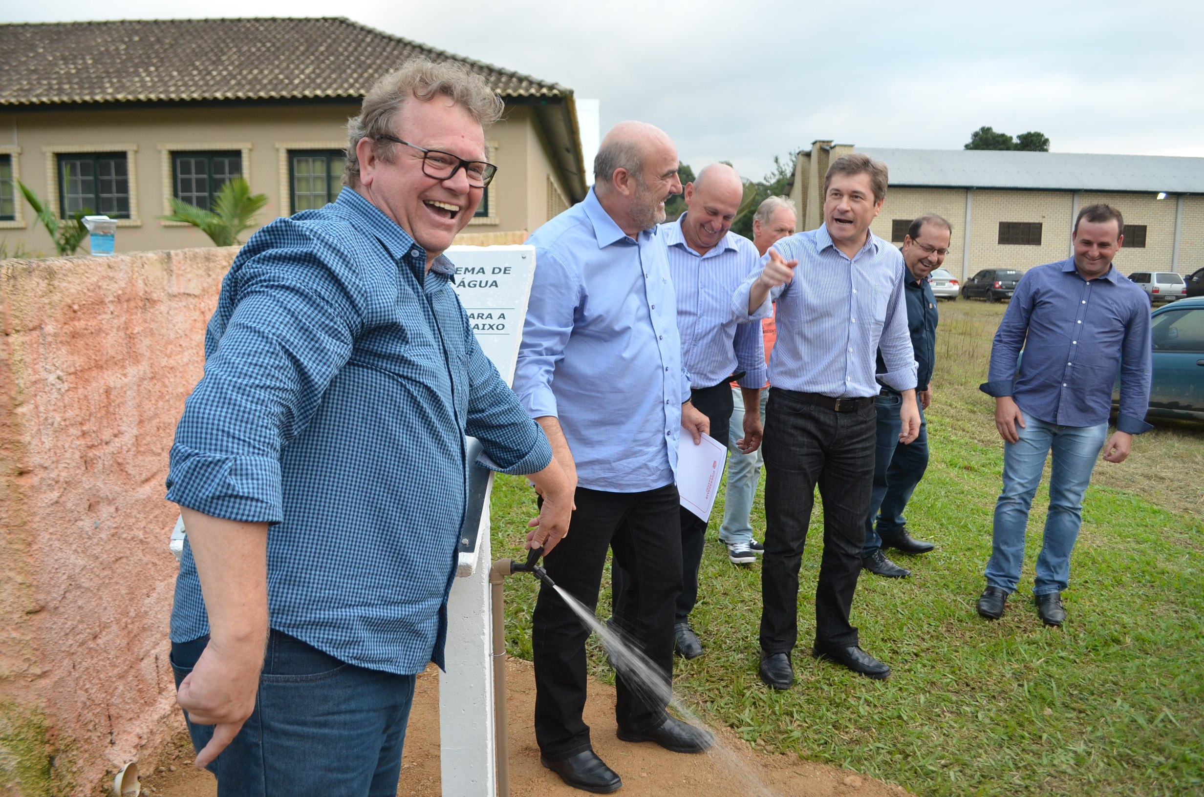 Read more about the article Siderópolis inaugura obra rede tratada na comunidade do Rio Jordão