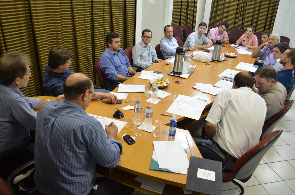 You are currently viewing Avicultores e JBS avançam nas negociações em reunião intermediada pelos prefeitos da AMREC