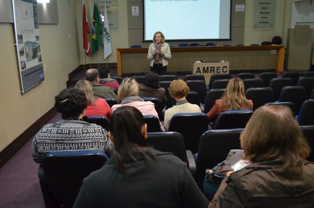 You are currently viewing AMREC recebe curso de Formação de Conselheiros Tutelares