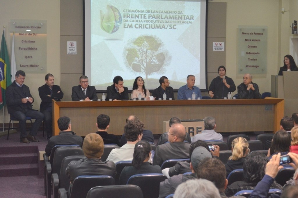 You are currently viewing AMREC recebe reunião da Frente Parlamentar da Reciclagem