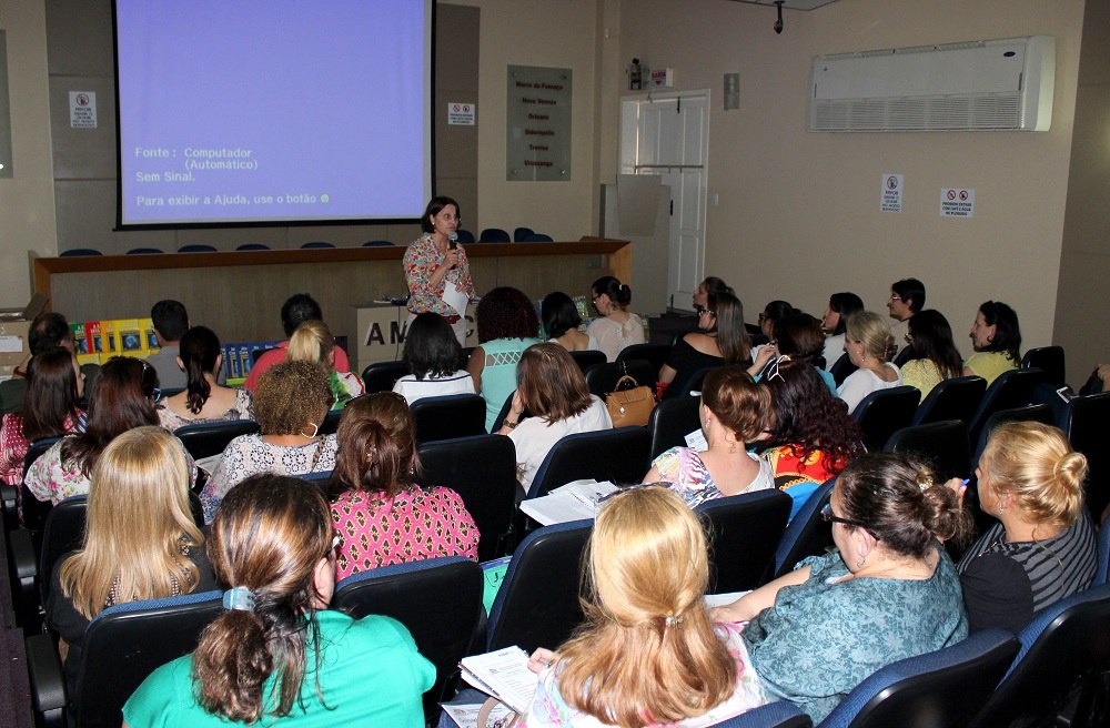 You are currently viewing Escolas municipais recebem livros sobre africanidades