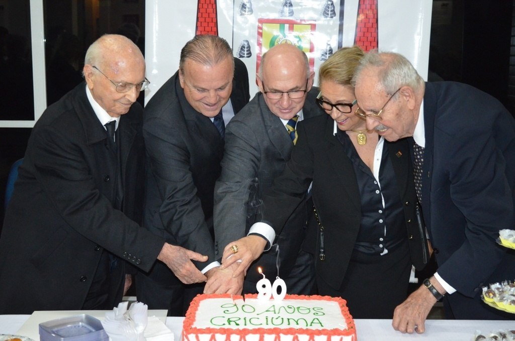 You are currently viewing Ex-prefeitos são homenageados em Sessão Especial do Legislativo criciumense