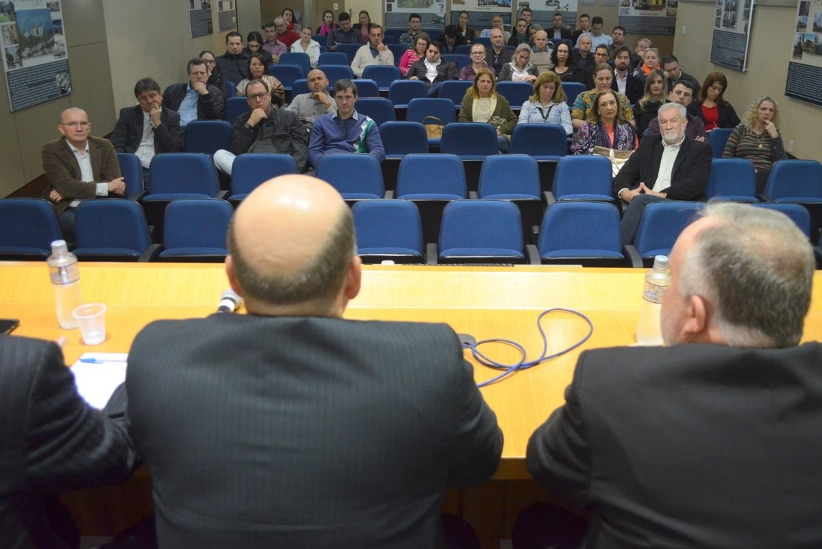 You are currently viewing Diretores do Tribunal de Contas do Estado participam da reunião do Colegiado de Contadores e Controladores Internos