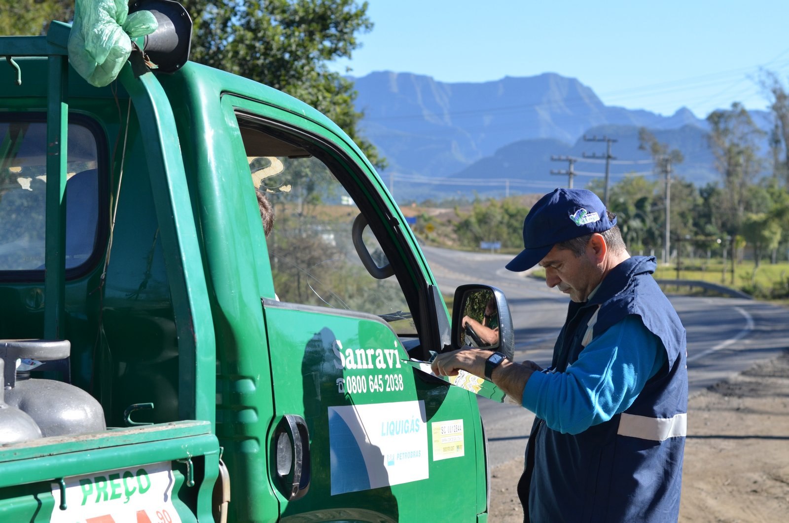 Read more about the article Oito veículos são noticiados por transporte de mercadoria sem nota fiscal