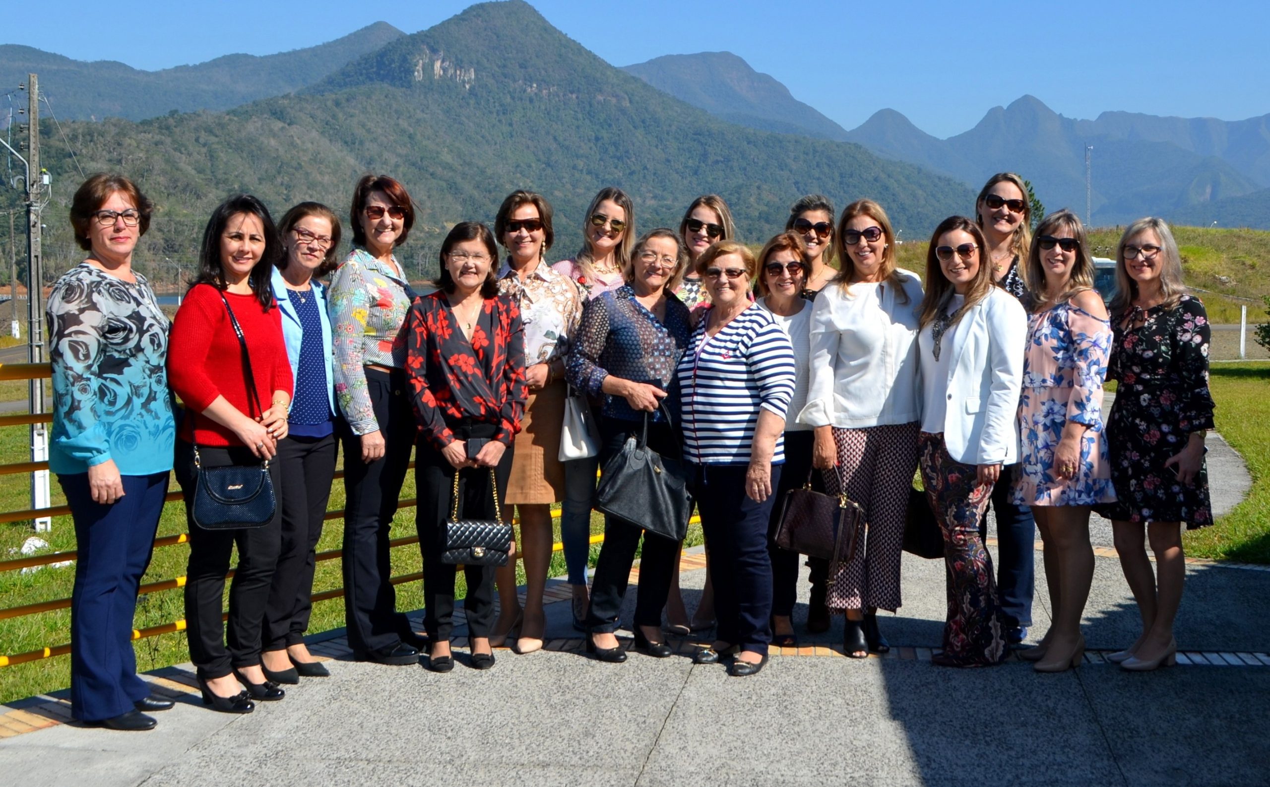 Read more about the article Primeiras damas reúnem-se em Siderópolis e definem realização de Festival de Dança da Terceira Idade