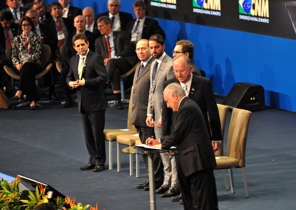 You are currently viewing Presidente Temer assina decreto e reforça compromisso com municípios