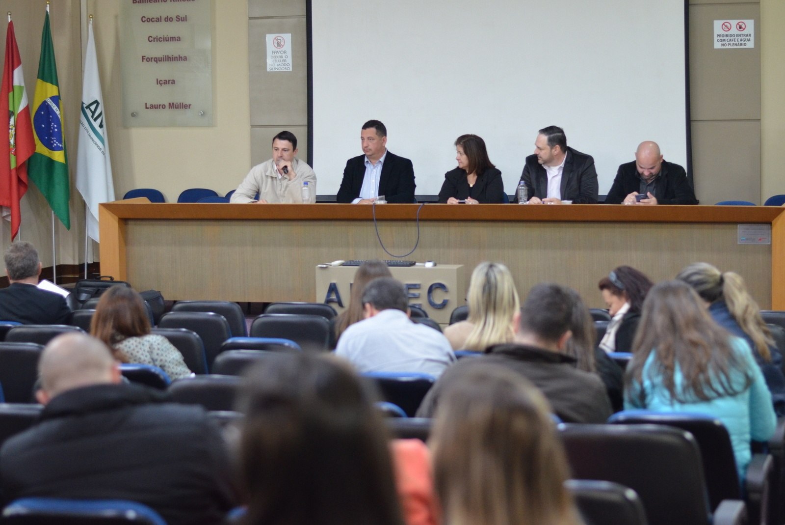 You are currently viewing Secretários da região Sul debatem a regionalização da saúde