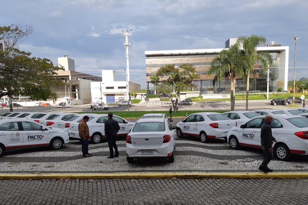 You are currently viewing Municípios recebem veículos do Estado para as Secretarias de Assistência Social