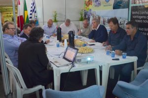 Read more about the article Prefeitos realizam reunião da AMREC em Urussanga para prestigiar Festa do Vinho