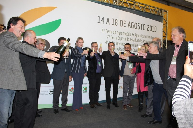 You are currently viewing Prefeitos da AMREC participam da abertura da Feira AgroPonte 2019