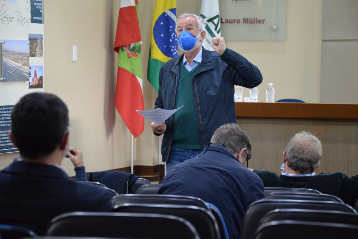 You are currently viewing Prefeito de Cocal do Sul assume a presidência da AMREC pela terceira vez