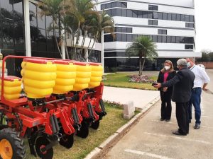 Read more about the article Içara recebe plantadeira do CIM-AMREC