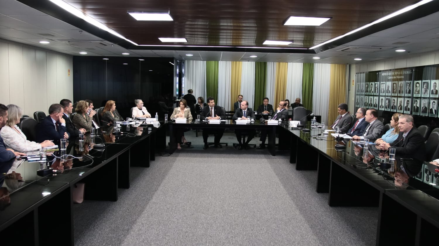 You are currently viewing Prefeitos da AMREC participam de audiência com o ministro de Minas e Energia, Adolfo Sachsida, na busca de solução para ACP do Carvão