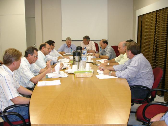 Read more about the article Prefeitos da AMREC aprovam Plano de Trabalho de 2009