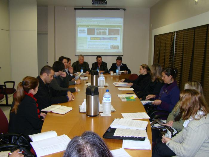 You are currently viewing Secretários de Educação e Procuradores dos municípios da AMREC debatem Municipalização do Ensino Fundamental