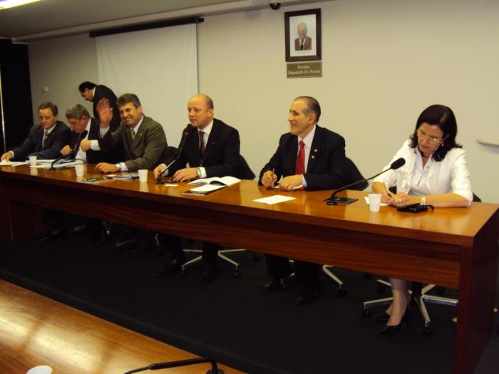 You are currently viewing Prefeitos ganham apoio de parlamentares para votação da Emenda 29