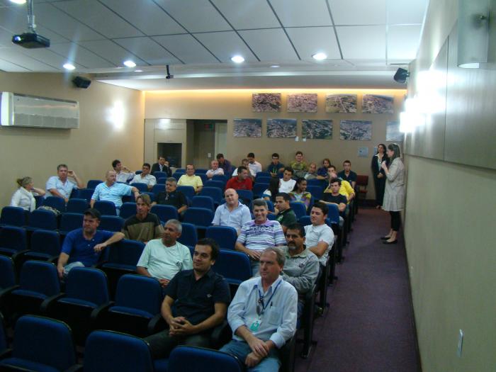 You are currently viewing Colaboradores da Casan Sul-Serra participam de treinamento na AMREC.