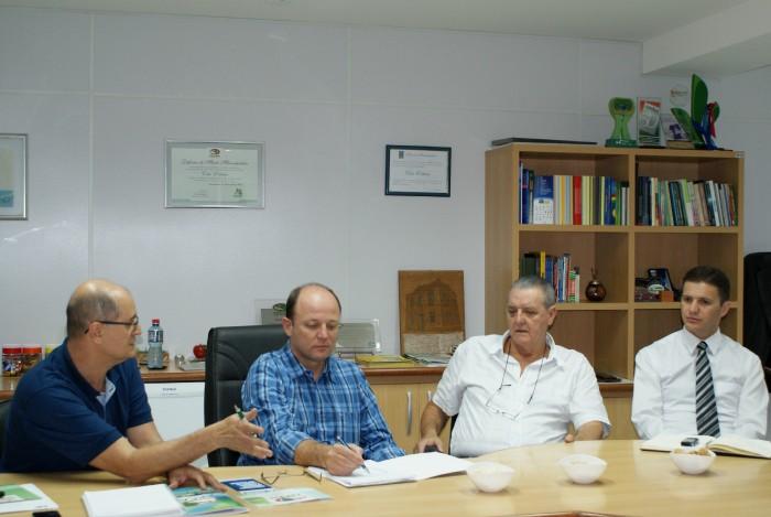 You are currently viewing Novo presidente da FECAM tem encontro com secretários executivos das Associações de Municípios