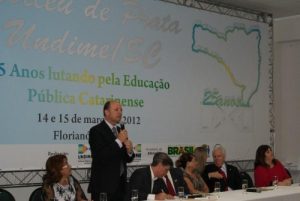 Read more about the article FECAM recebe homenagem no Fórum de 25 anos da Undime/SC