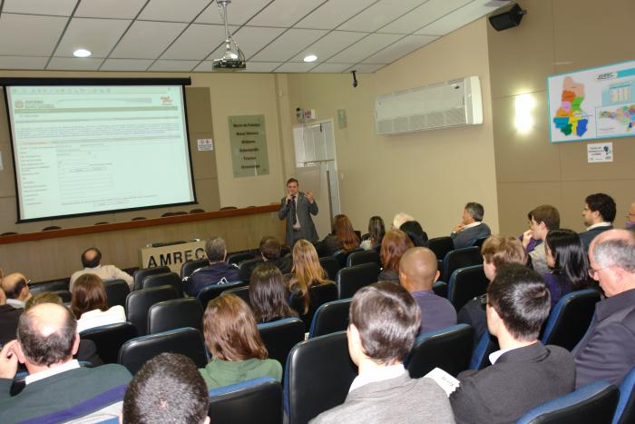 You are currently viewing Integração dos órgãos envolvidos no registro de empresas é um dos desafios levantados em palestra aos contabilistas