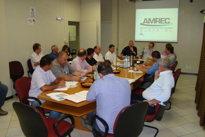 You are currently viewing Prefeitos da AMREC participam da primeira Assembleia Geral de 2013