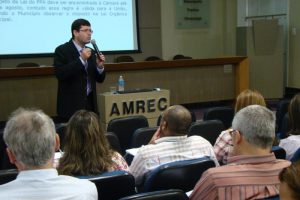 Read more about the article Curso na Amrec aborda elaboração do Plano Plurianual, Lei de Diretrizes Orçamentárias e Lei Orçamentária Anual