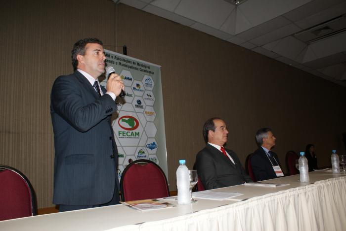 You are currently viewing Prefeito Lei Alexandre faz abertura oficial da 1ª Oficina Estadual de Gestores Municipais e apresenta projeto da Coonafor