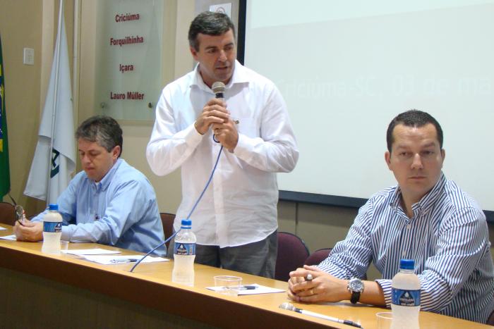 You are currently viewing Palestra sobre gestão pública e reunião com o presidente do Badesc movimentaram a Amrec nesta sexta-feira