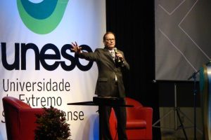 Read more about the article O fim do emprego e o empreendedorismo pautam apresentação do consultor em gestão empresarial Waldez Ludwig