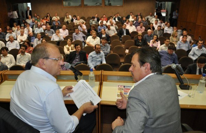 You are currently viewing Prefeitos falam sobre a crise financeira dos municípios durante Assembleia Geral da FECAM