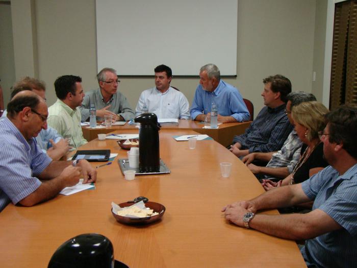 You are currently viewing Prefeitos da Amrec reivindicam melhorias nas rodovias ao presidente do Deinfra, Paulo Meller