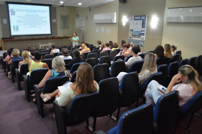 You are currently viewing Curso capacita profissionais sobre técnica legislativas de Assistência Social