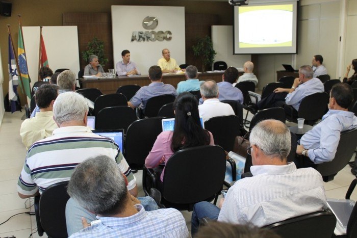 Read more about the article AMREC participa de encontro do Colegiado de Secretários Executivos das Associações de Municípios de Santa Catarina em Chapecó