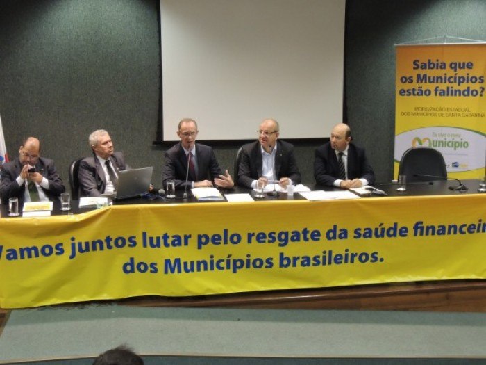 Read more about the article MP/SC anuncia apoio aos municípios e divulga realização de encontros regionais em parceria com a FECAM