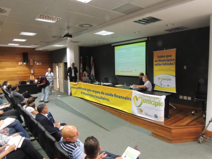 You are currently viewing "Municípios estão à beira da falência", alerta o presidente da FECAM, durante protesto de prefeitos na Assembleia Legislativa