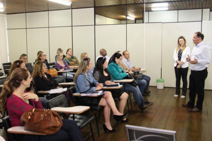 You are currently viewing Lauro Müller sedia reunião do Colegiado de Assistência Social da Amrec