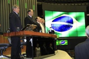 Read more about the article Em Brasília, presidente da AMREC participa de sessão solene em homenagem a Lauro Severiano Müller