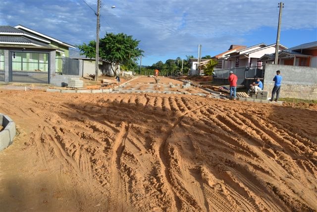 You are currently viewing Prefeitura de Cocal inicia pavimentação de mais duas ruas no município