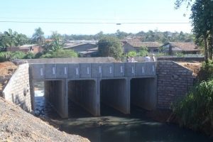 Read more about the article Governo do Município entrega ponte para moradores do bairro Santo Antônio