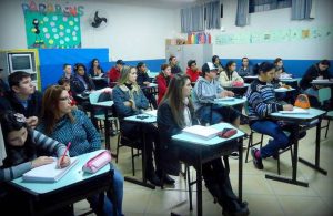 Read more about the article Atividade diferenciada é levada aos alunos do EJA em Içara