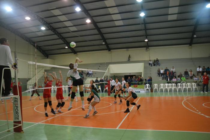 You are currently viewing Voleibol feminino garante classificação para próxima etapa do estadual