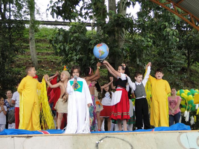 You are currently viewing Encontro de fanfarras, musicas e dança marcaram a abertura da semana da Pátria em Içara