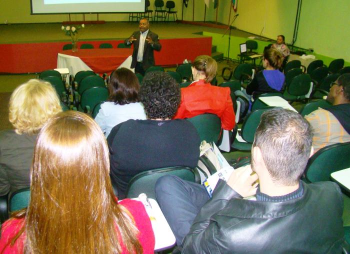 You are currently viewing Ensino da cultura afro brasileira nas escolas é tema de capacitação na SDR