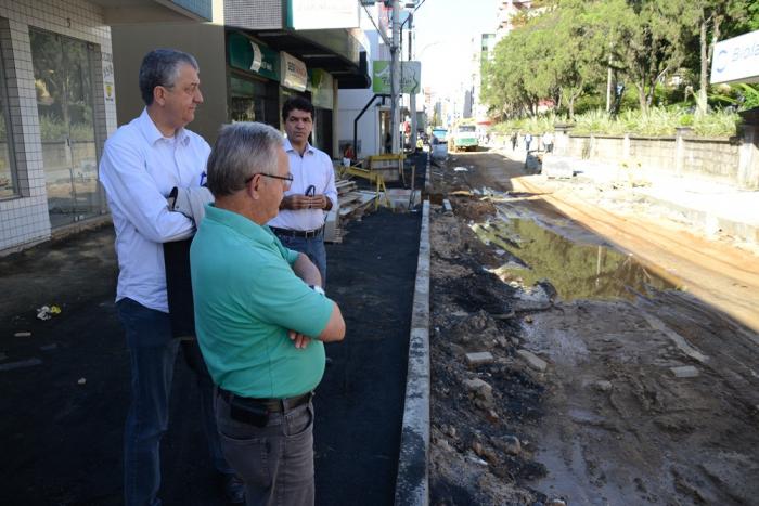 You are currently viewing Pavimentação da Pedro Benedet em fase de conclusão