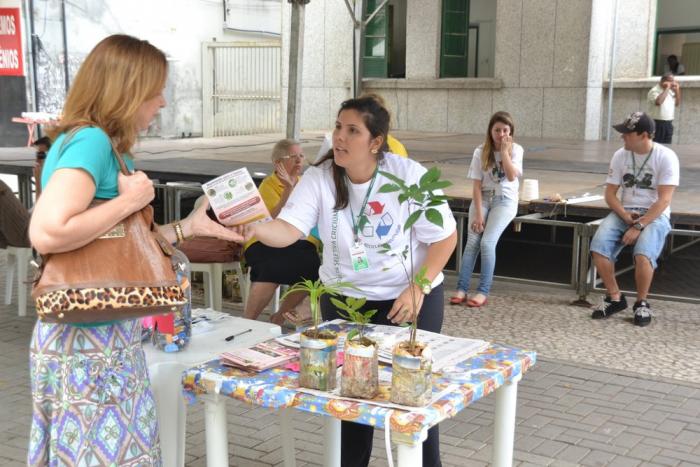 You are currently viewing Blitz na Praça Nereu Ramos promove conscientização sobre reciclagem