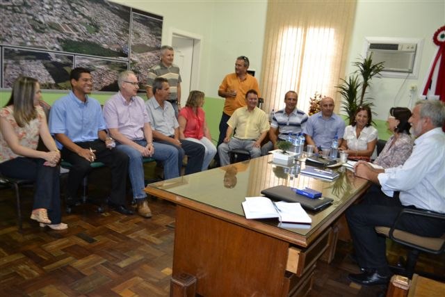 You are currently viewing Magagnin faz primeiro encontro com vereadores e apresenta real situação financeira da Prefeitura de Cocal