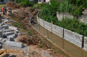 Read more about the article Canal de drenagem é construído para evitar cheias no centro