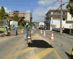 Read more about the article Secretaria de Obras segue cronograma de recuperação asfáltica em Içara