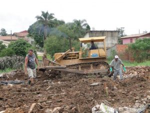 Read more about the article Lixo é recolhido e terreno é recuperado no bairro Nossa Senhora de Fátima