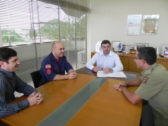 You are currently viewing Renovado convênio da prefeitura com Polícia Militar e Bombeiros em Forquilhinha